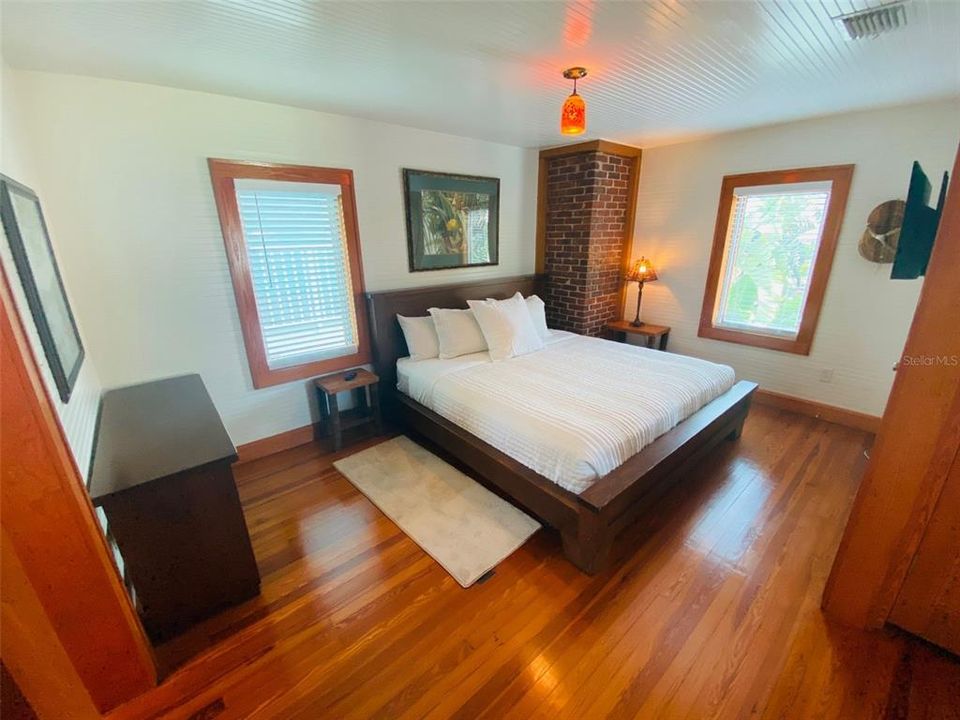 For Sale: $4,000,000 (1 beds, 1 baths, 644 Square Feet)