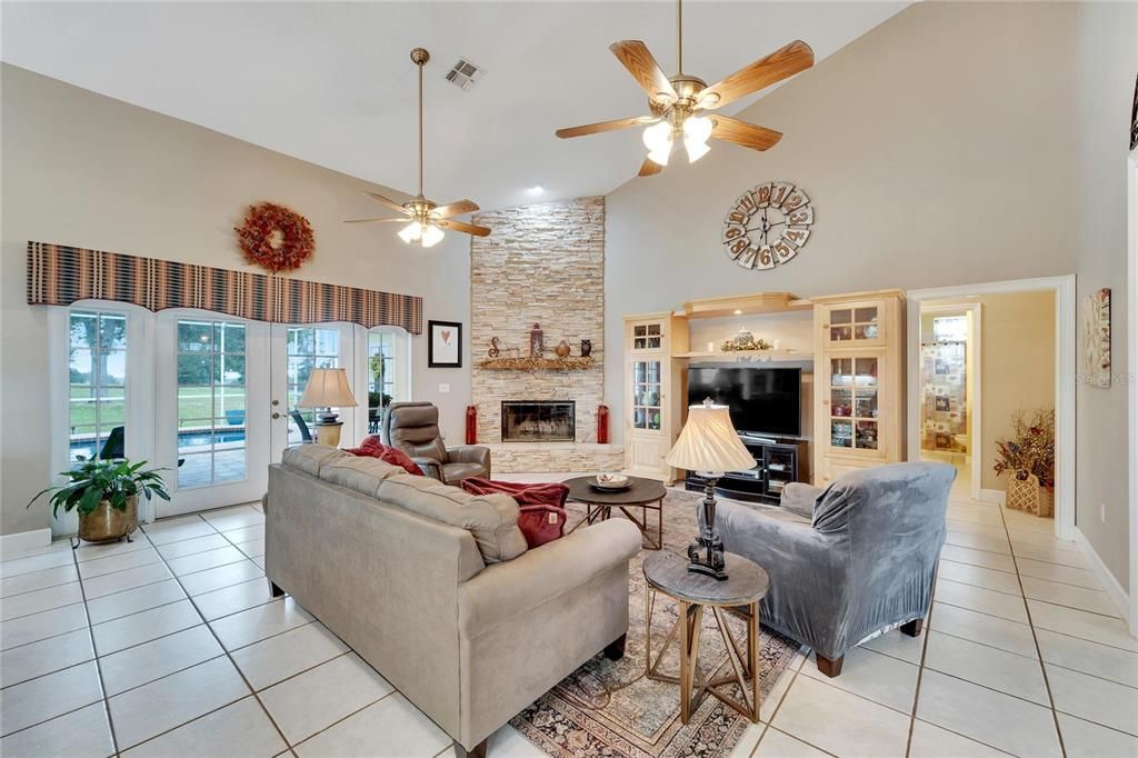 Recently Sold: $900,000 (4 beds, 3 baths, 3338 Square Feet)