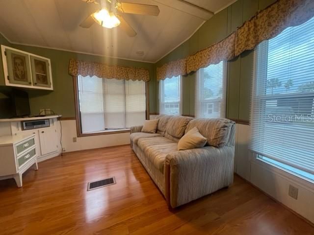 Recently Sold: $99,900 (1 beds, 1 baths, 656 Square Feet)