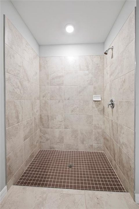 合同活跃: $367,597 (4 贝兹, 2 浴室, 1941 平方英尺)