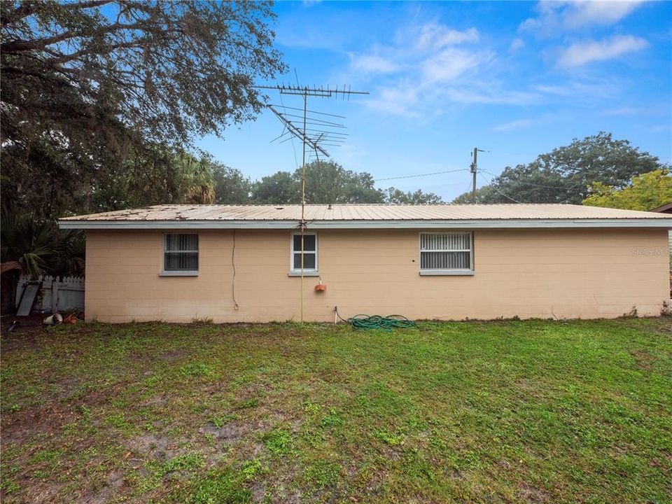 Active With Contract: $200,000 (3 beds, 1 baths, 1135 Square Feet)