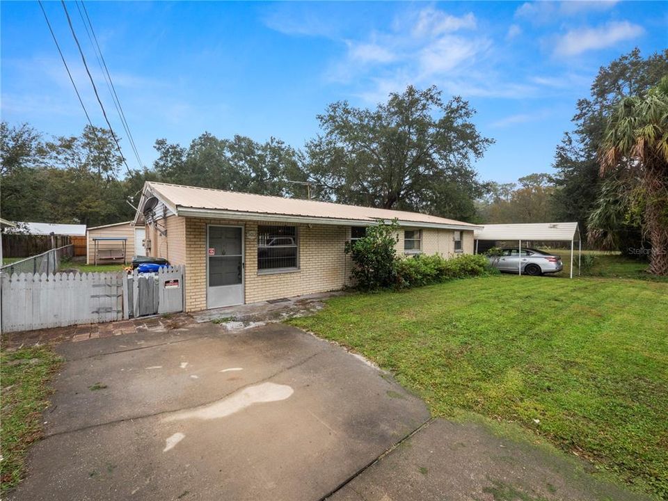 Active With Contract: $200,000 (3 beds, 1 baths, 1135 Square Feet)