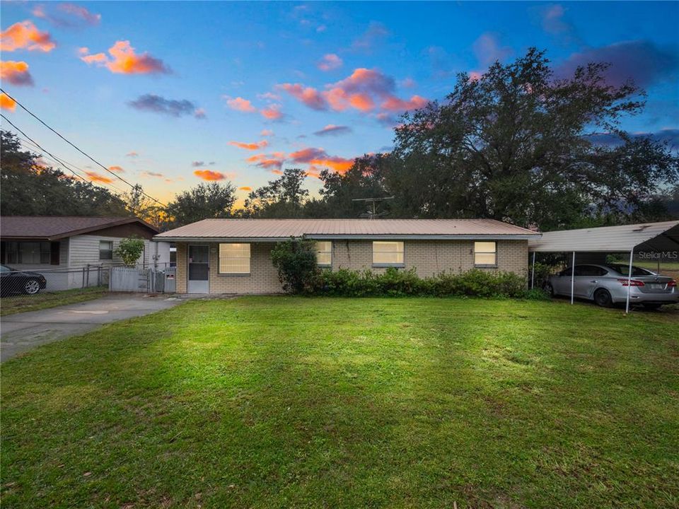 Active With Contract: $200,000 (3 beds, 1 baths, 1135 Square Feet)