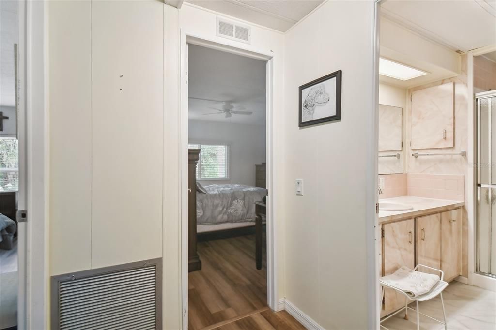 Recently Sold: $200,000 (2 beds, 1 baths, 960 Square Feet)