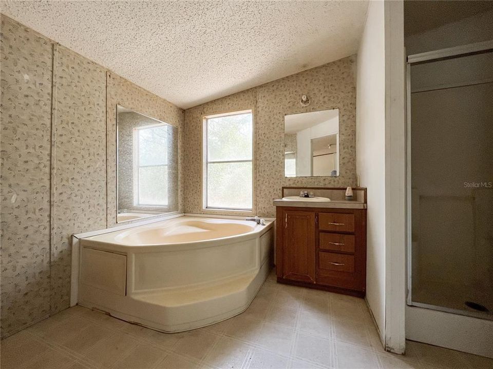 最近售出: $63,500 (3 贝兹, 2 浴室, 1680 平方英尺)