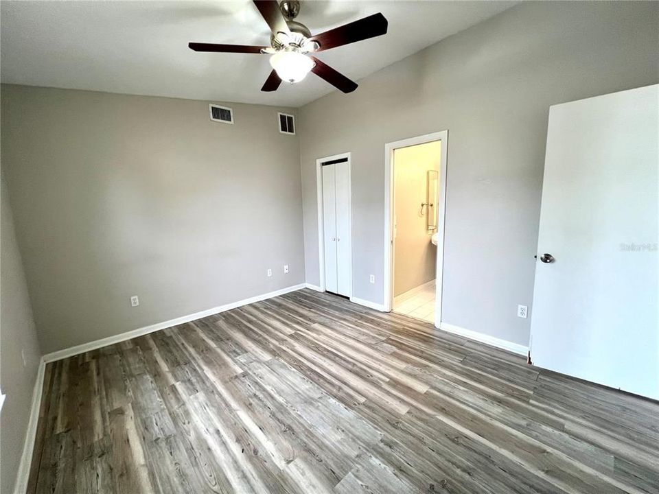 For Sale: $359,900 (3 beds, 2 baths, 1244 Square Feet)
