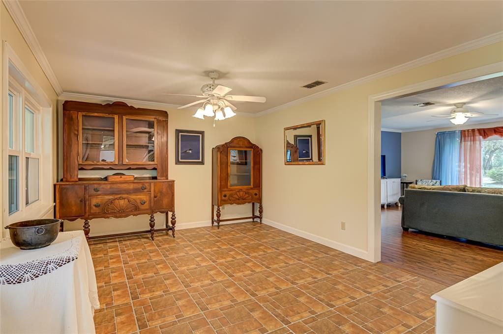 For Sale: $424,900 (3 beds, 2 baths, 2421 Square Feet)
