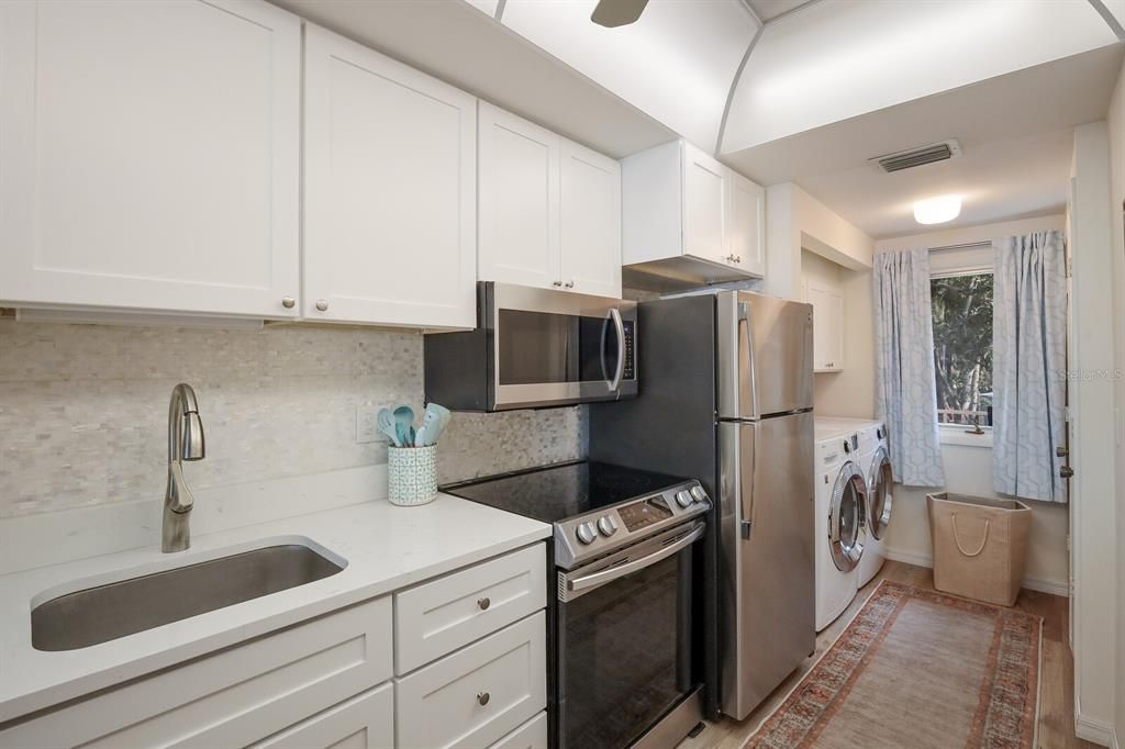 Active With Contract: $849,000 (2 beds, 2 baths, 1350 Square Feet)