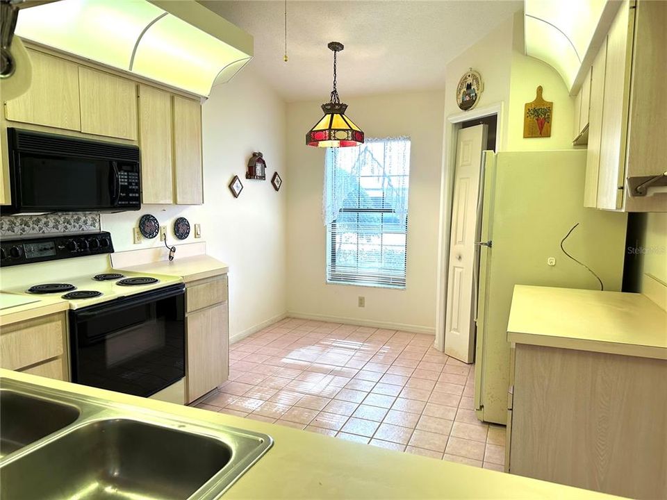For Sale: $190,000 (2 beds, 2 baths, 1271 Square Feet)