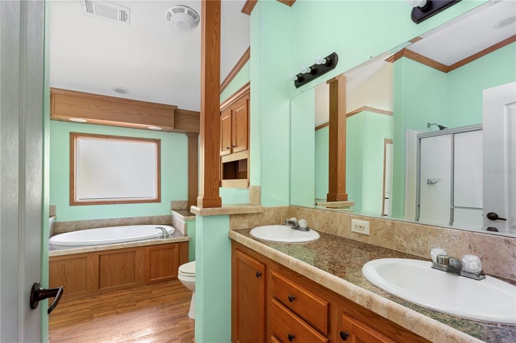 最近售出: $220,000 (3 贝兹, 2 浴室, 1860 平方英尺)