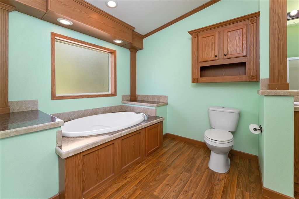 Vendido Recientemente: $220,000 (3 camas, 2 baños, 1860 Pies cuadrados)