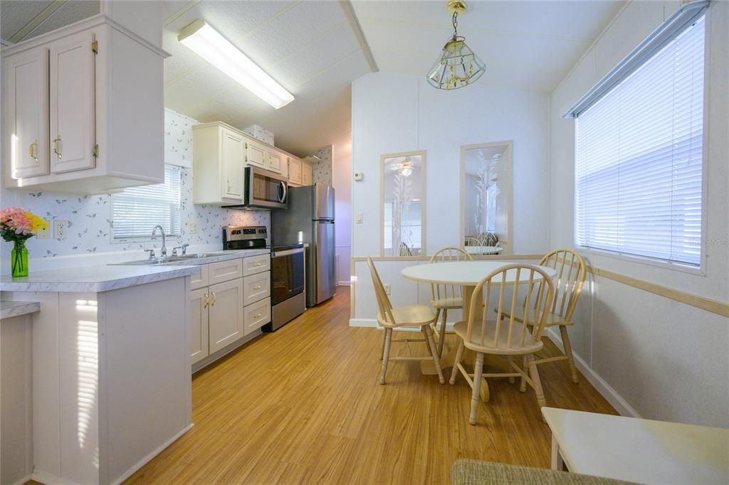 For Sale: $149,000 (1 beds, 1 baths, 396 Square Feet)