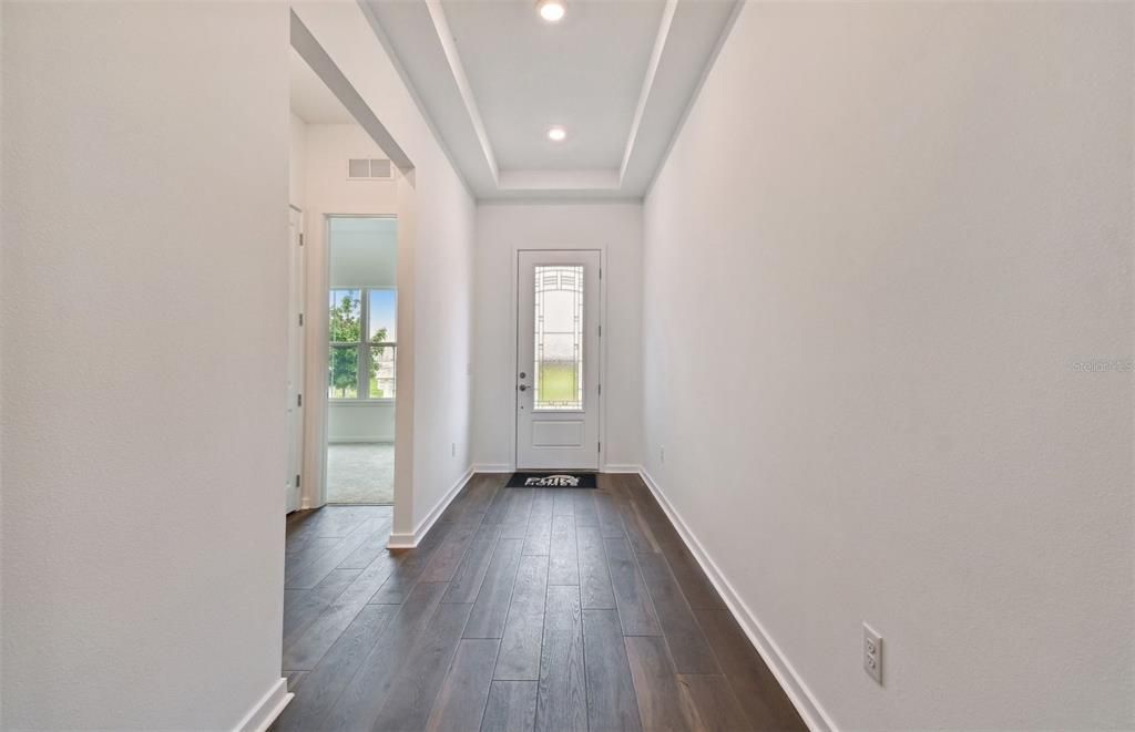 Welcoming Foyer w/Tray Ceiling