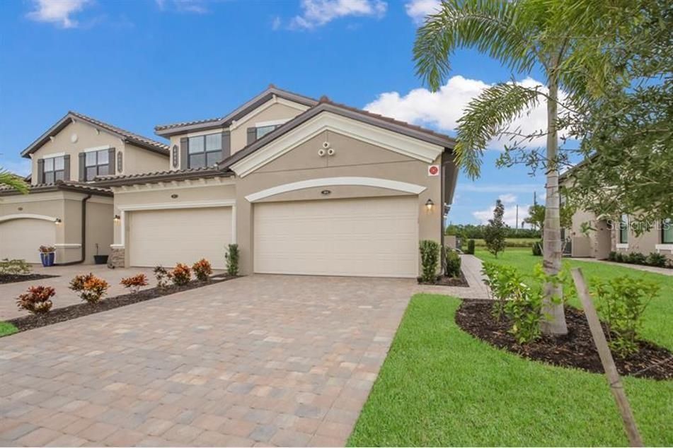 Recently Sold: $715,000 (3 beds, 2 baths, 2108 Square Feet)