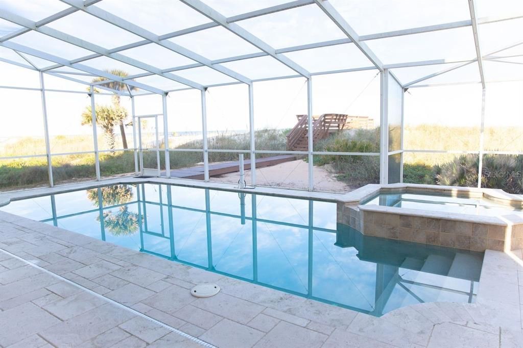 POOL AND SPA OVERLOOKS OCEAN