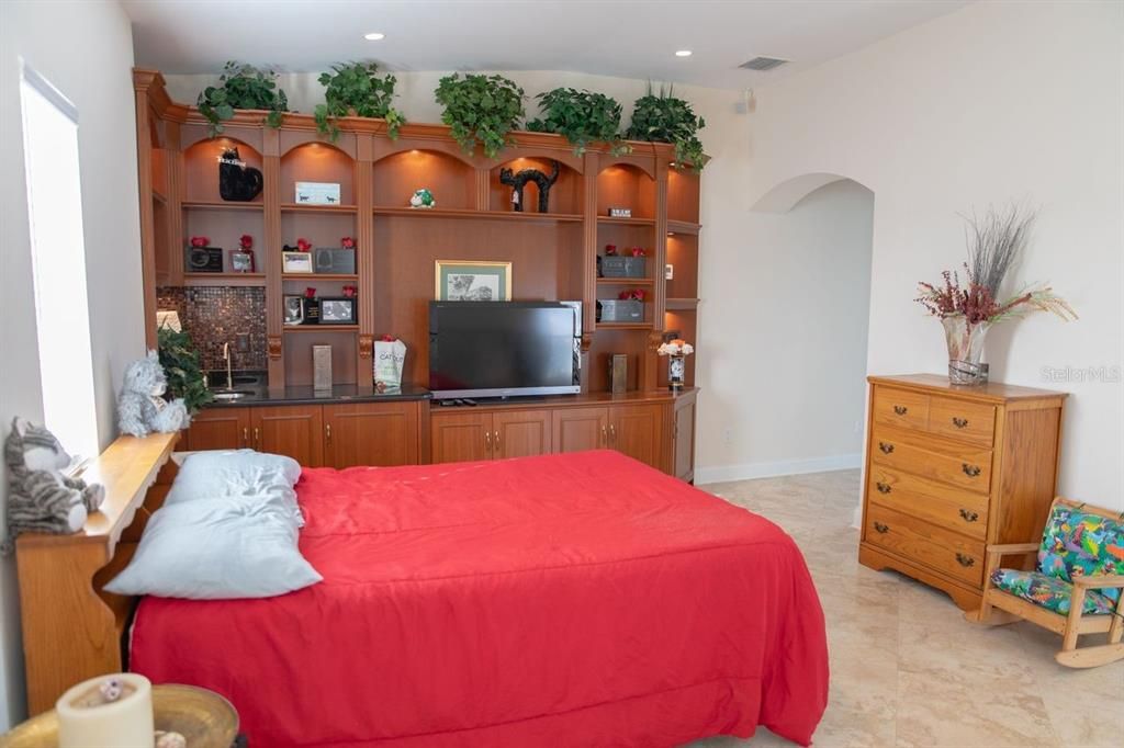 3RD FLOOR BONUS SPACE - WET BAR AND BEVERAGE REFRIGERATOR IN CABINET