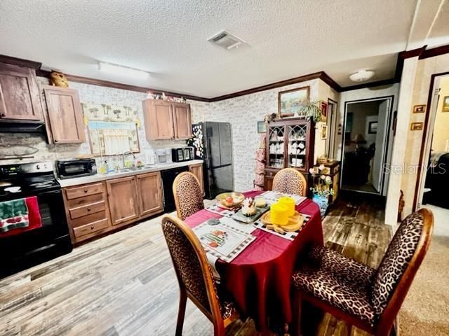 For Sale: $239,900 (3 beds, 2 baths, 1144 Square Feet)