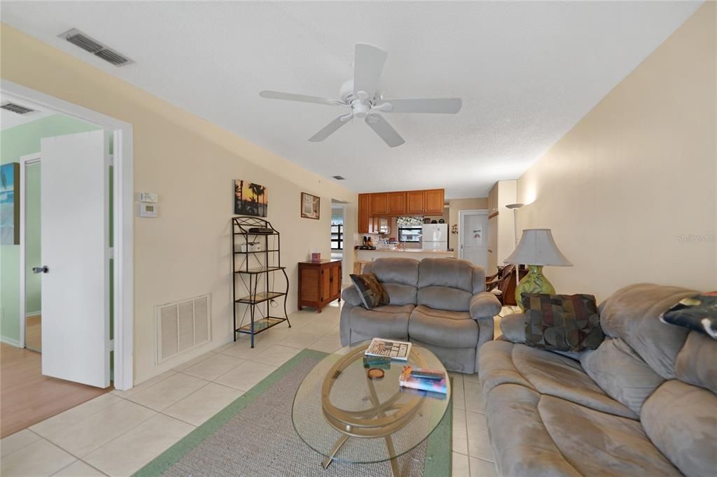 Active With Contract: $150,000 (2 beds, 2 baths, 884 Square Feet)