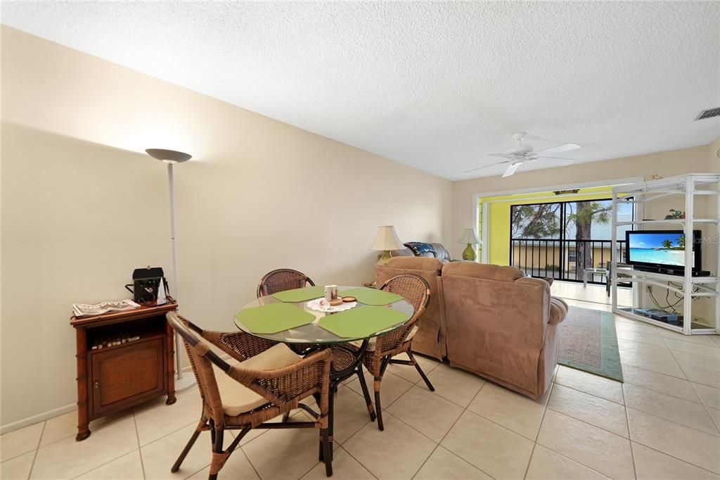 Active With Contract: $150,000 (2 beds, 2 baths, 884 Square Feet)