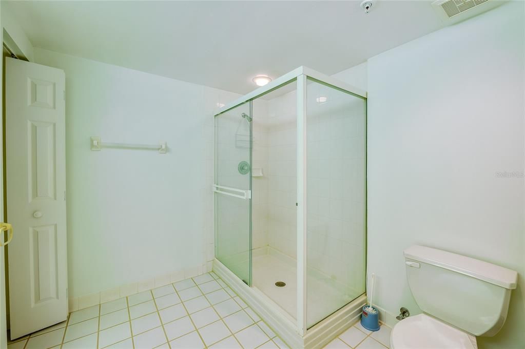 合同活跃: $509,500 (3 贝兹, 3 浴室, 2065 平方英尺)