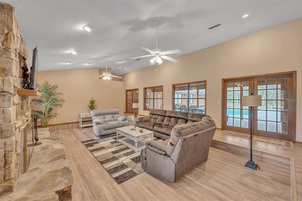 Recently Sold: $890,000 (5 beds, 5 baths, 4479 Square Feet)