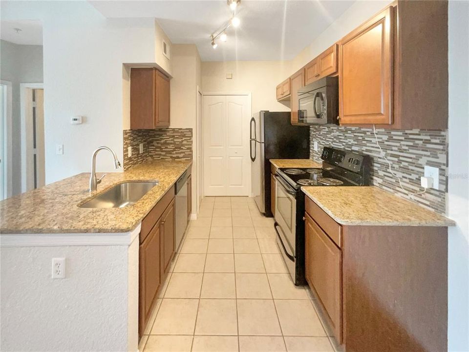 Recently Sold: $210,000 (1 beds, 1 baths, 712 Square Feet)