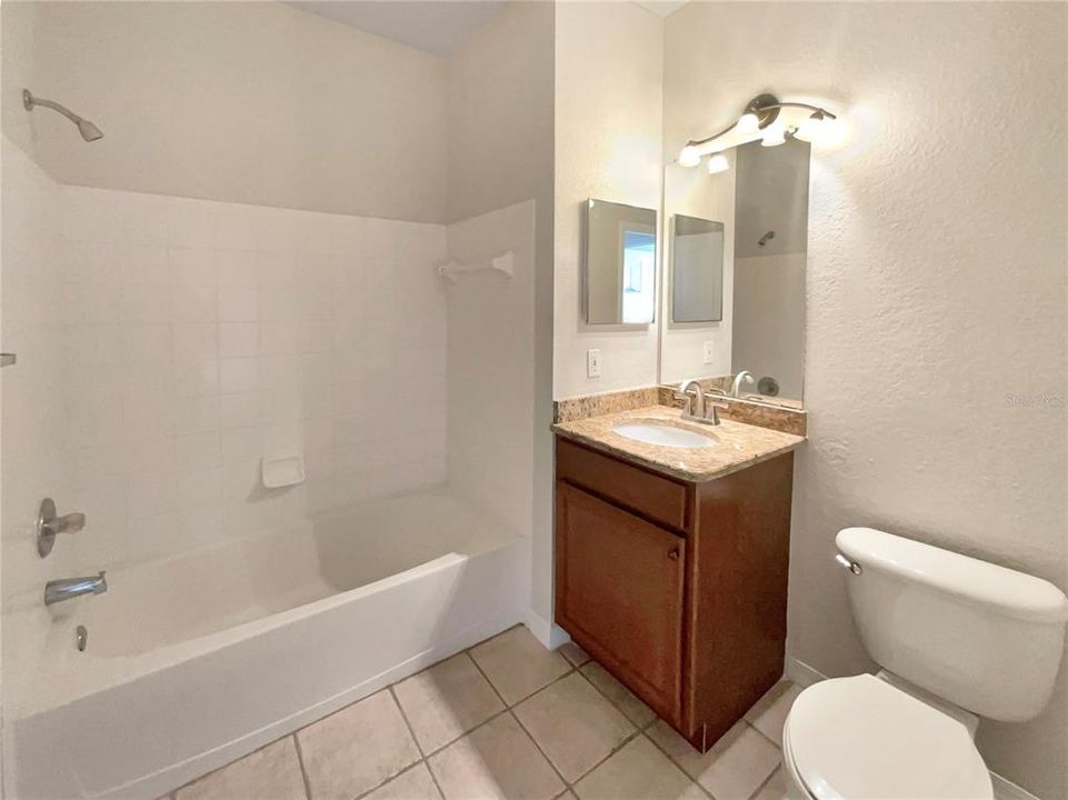 最近售出: $210,000 (1 贝兹, 1 浴室, 712 平方英尺)