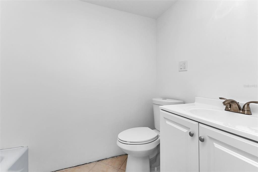Active With Contract: $85,000 (2 beds, 2 baths, 919 Square Feet)