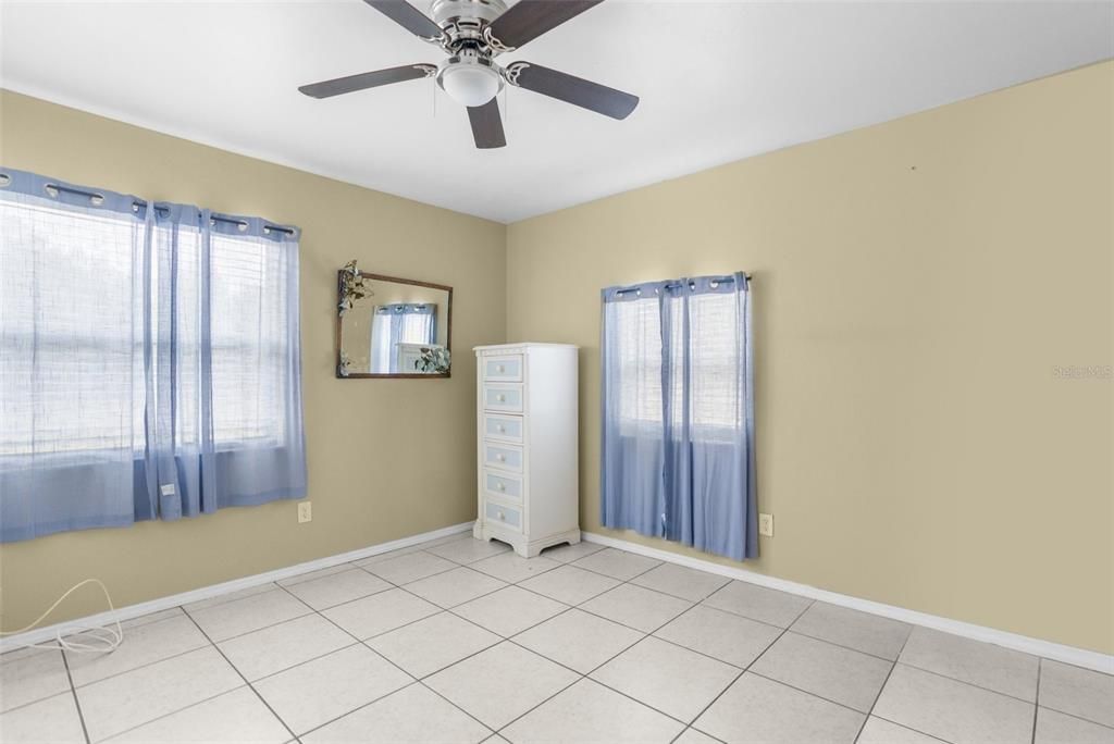 Active With Contract: $399,000 (2 beds, 1 baths, 1364 Square Feet)