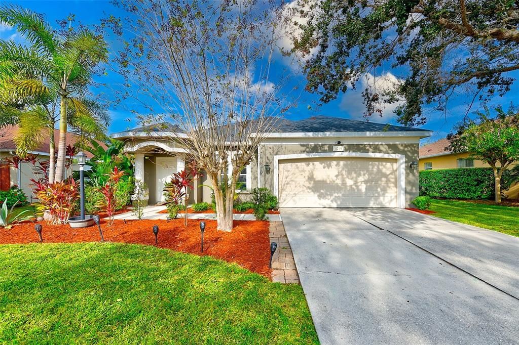 Recently Rented: $2,700 (3 beds, 2 baths, 1598 Square Feet)