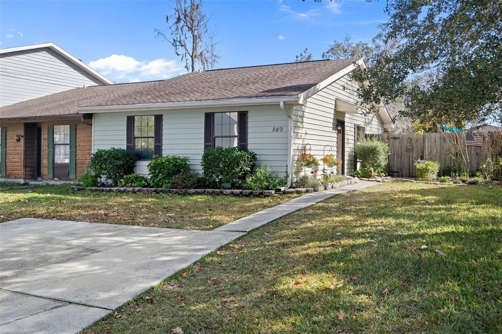 Recently Sold: $175,000 (2 beds, 2 baths, 896 Square Feet)