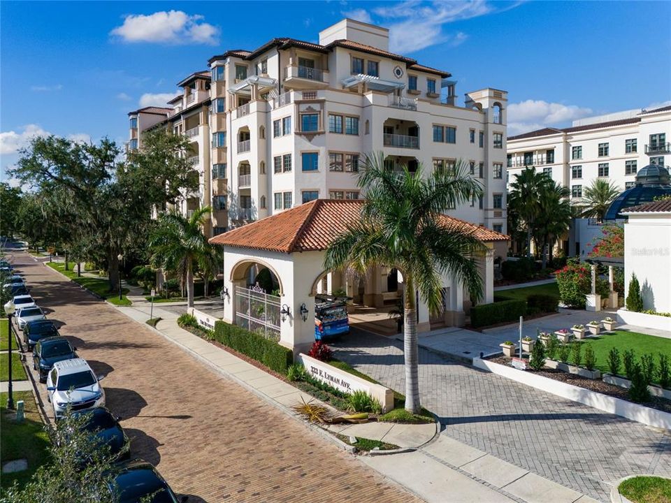 Recently Sold: $3,450,000 (3 beds, 3 baths, 3355 Square Feet)