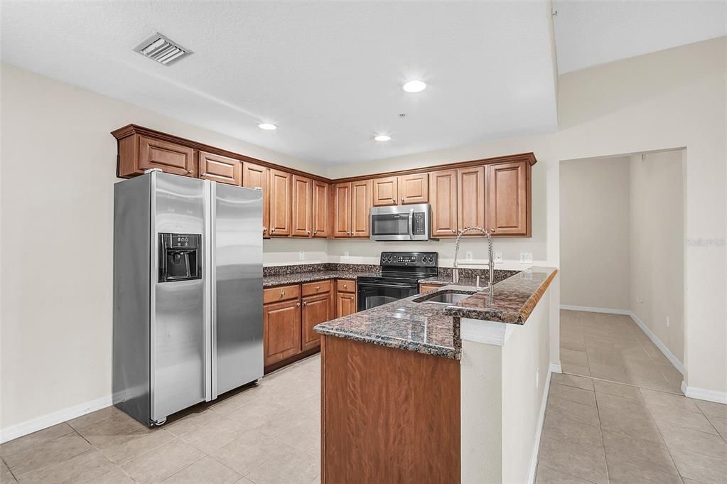 Active With Contract: $189,900 (2 beds, 2 baths, 1260 Square Feet)