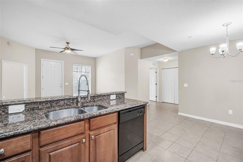 Active With Contract: $189,900 (2 beds, 2 baths, 1260 Square Feet)