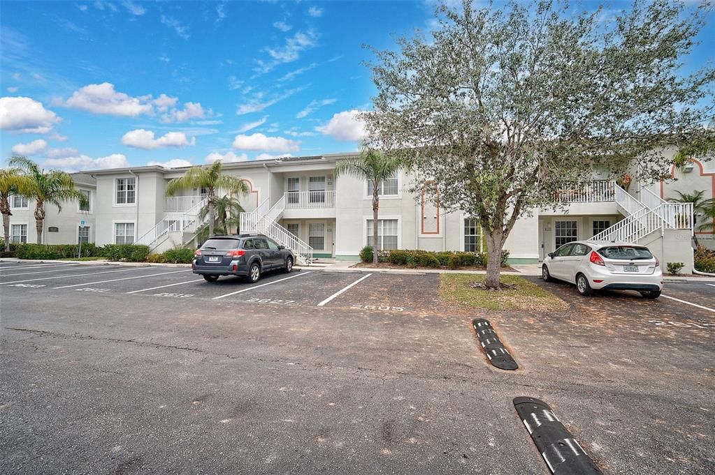 Active With Contract: $189,900 (2 beds, 2 baths, 1260 Square Feet)