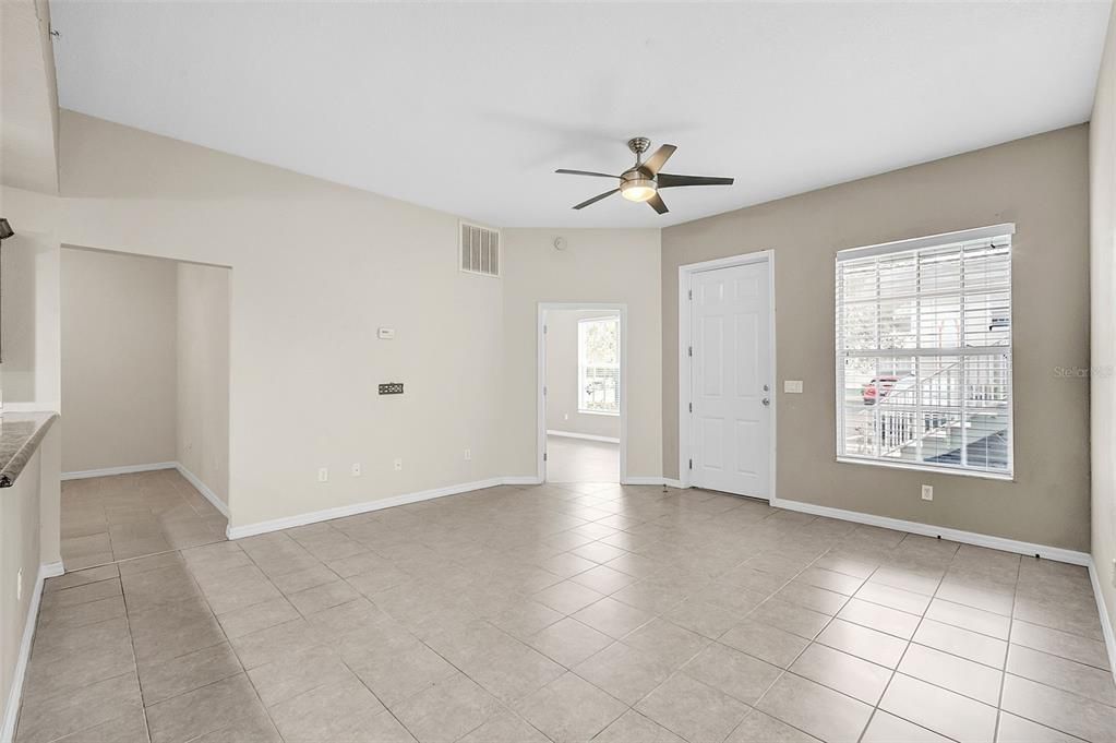 Active With Contract: $189,900 (2 beds, 2 baths, 1260 Square Feet)