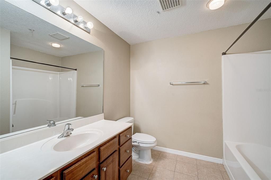 Active With Contract: $189,900 (2 beds, 2 baths, 1260 Square Feet)