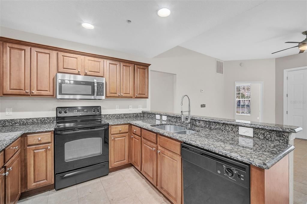 Active With Contract: $189,900 (2 beds, 2 baths, 1260 Square Feet)