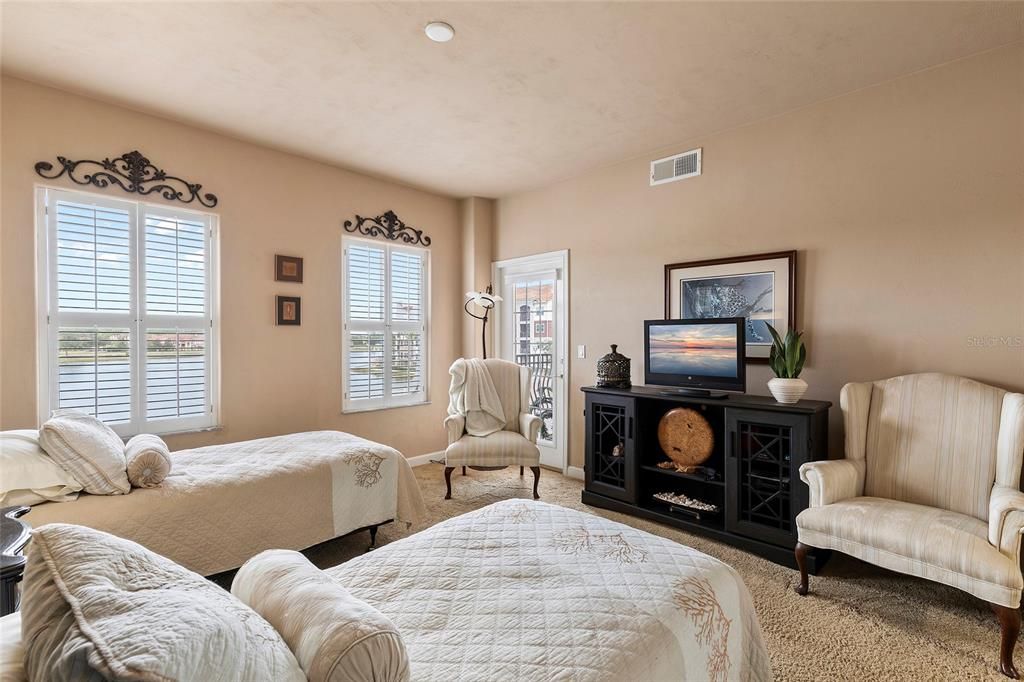 Active With Contract: $369,900 (3 beds, 2 baths, 1659 Square Feet)