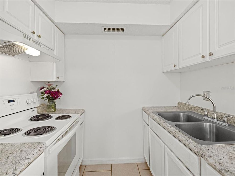 Active With Contract: $120,000 (1 beds, 1 baths, 760 Square Feet)