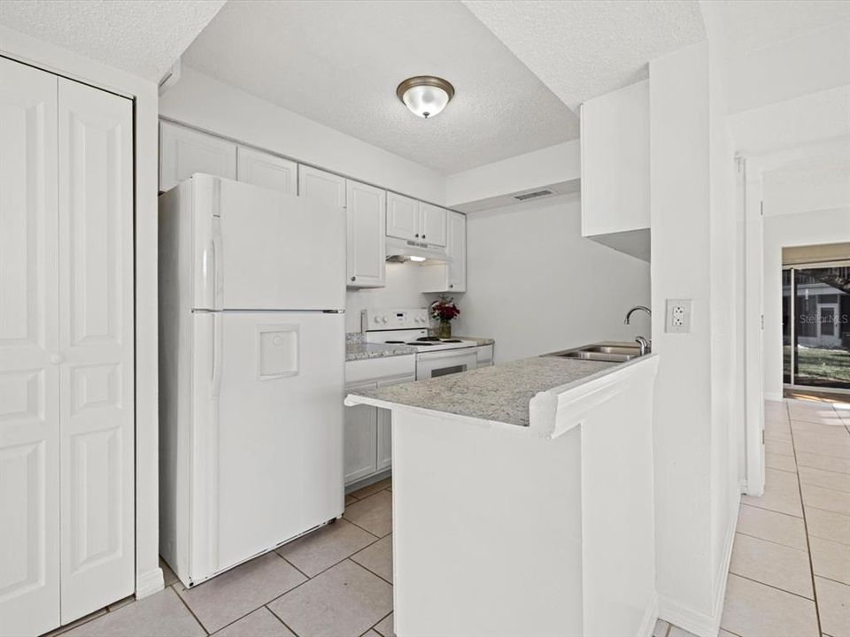 Active With Contract: $120,000 (1 beds, 1 baths, 760 Square Feet)