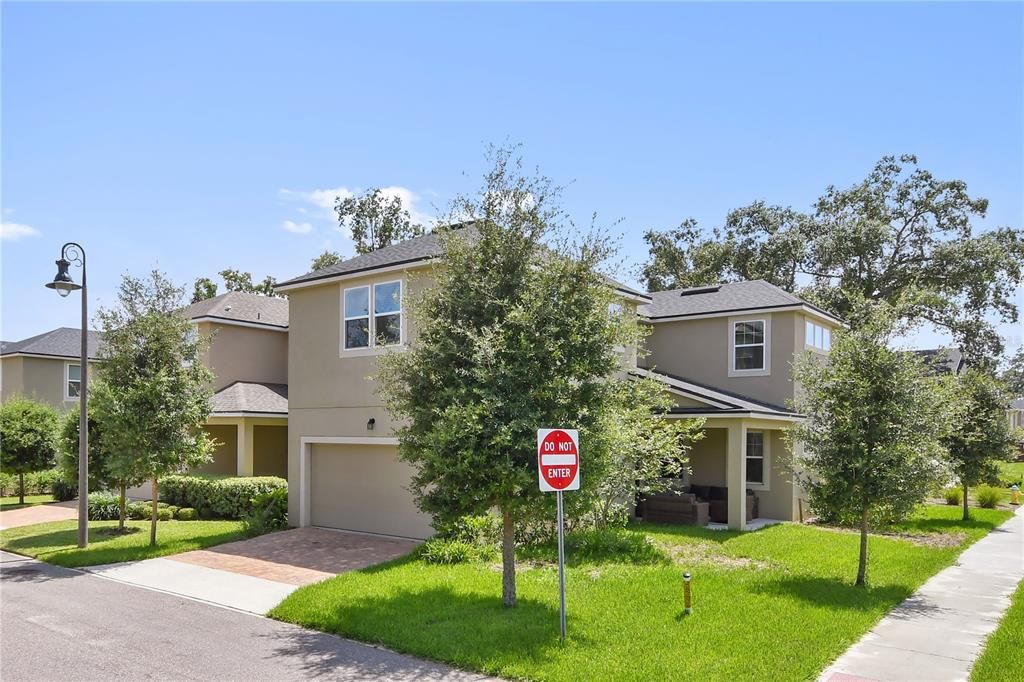 Active With Contract: $2,575 (3 beds, 2 baths, 1811 Square Feet)