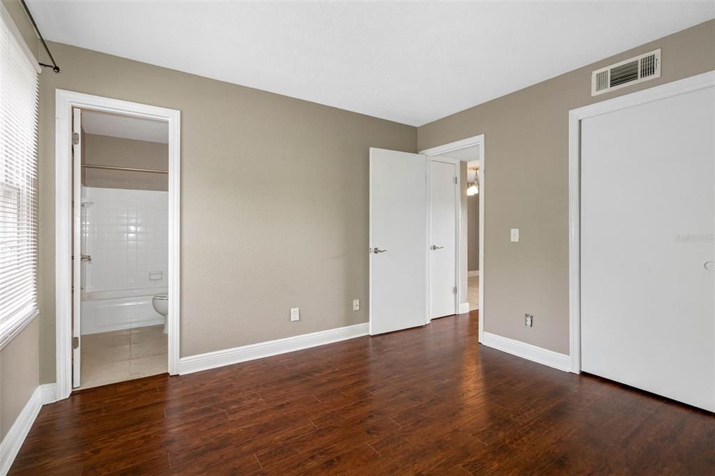 Active With Contract: $139,900 (1 beds, 1 baths, 644 Square Feet)