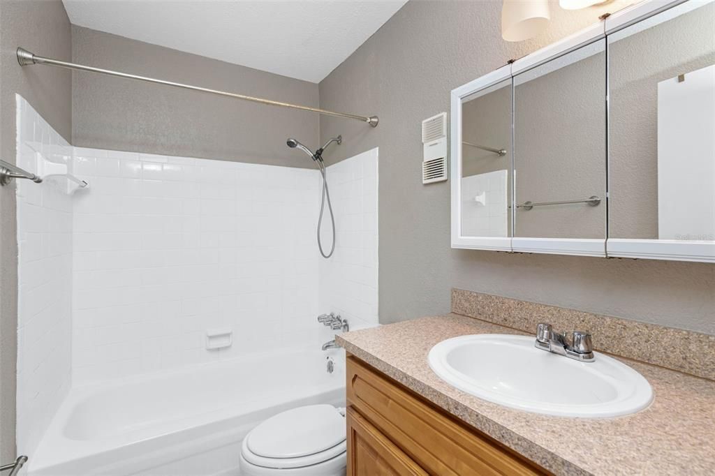 Active With Contract: $139,900 (1 beds, 1 baths, 644 Square Feet)