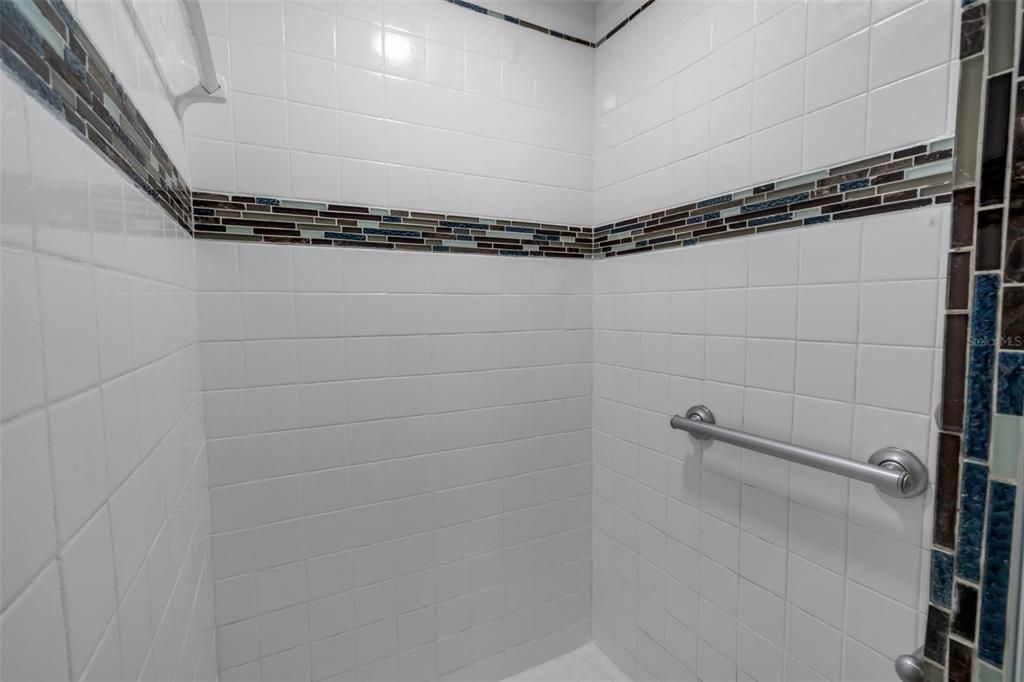 最近售出: $344,900 (3 贝兹, 2 浴室, 2402 平方英尺)