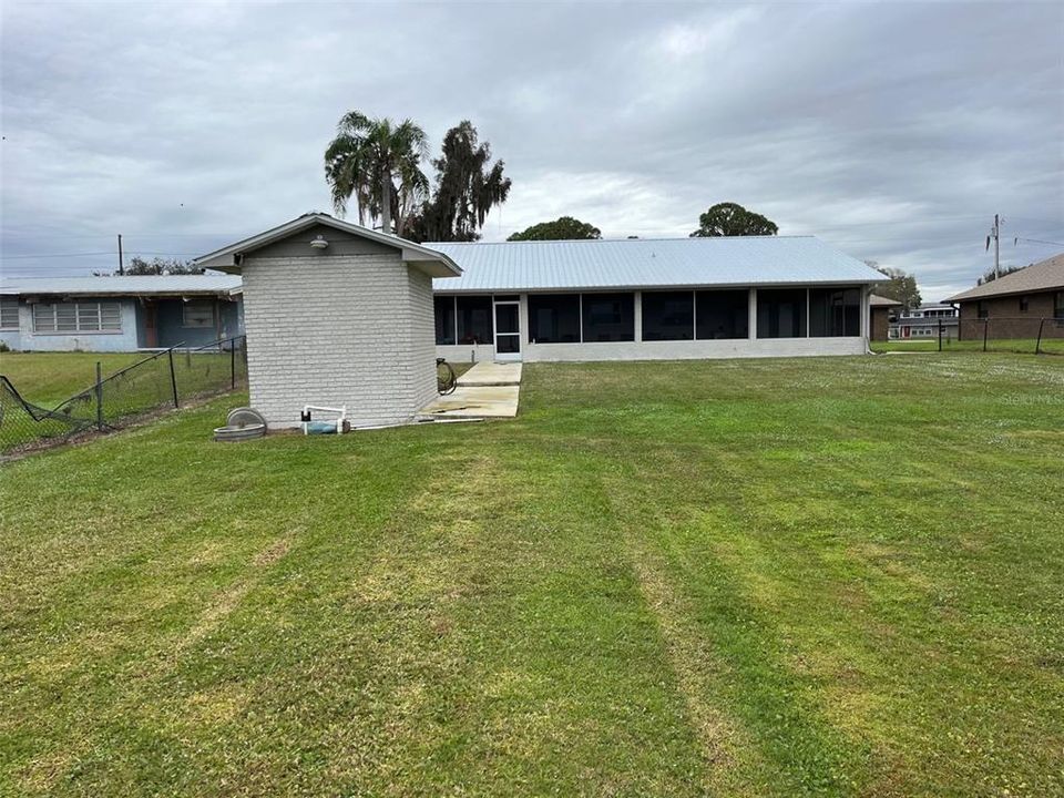 Back yard, shed & view of Florida Room