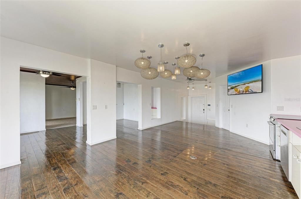 For Sale: $1,100,000 (2 beds, 2 baths, 2219 Square Feet)