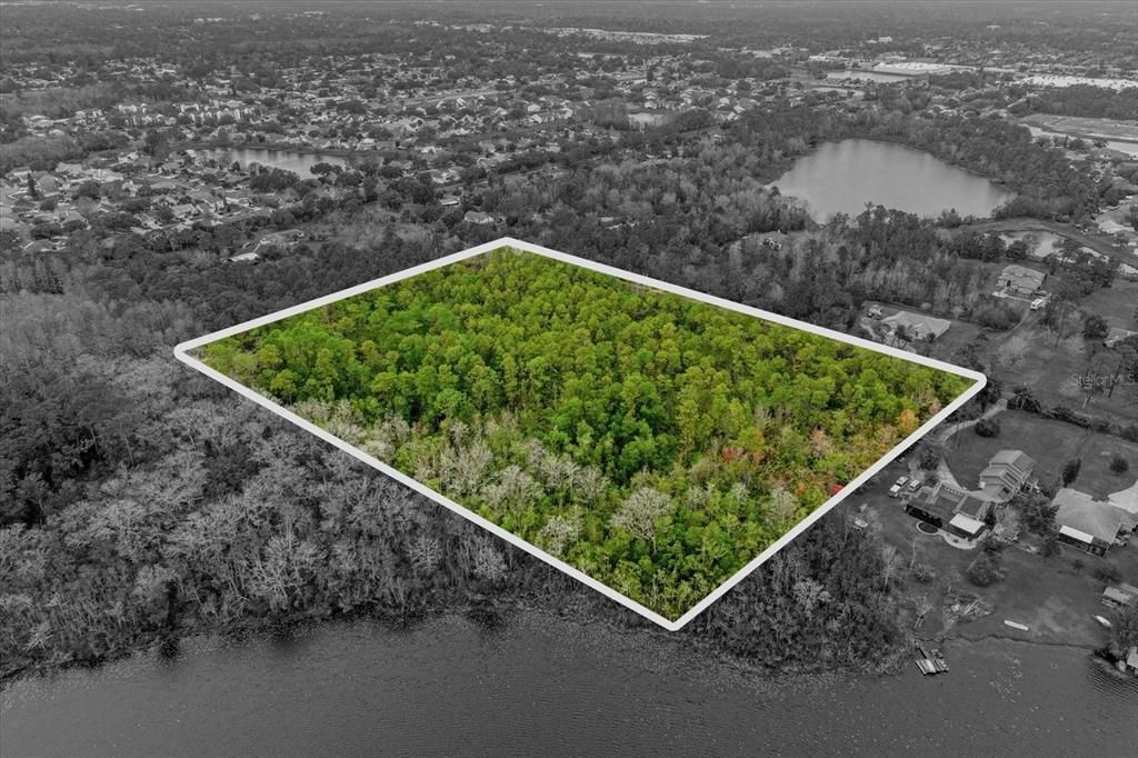 На продажу: $925,000 (13.61 acres)