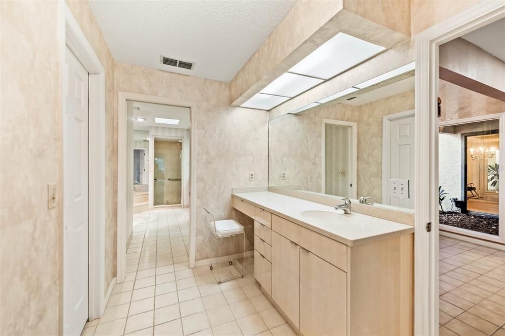 最近售出: $845,000 (4 贝兹, 3 浴室, 3463 平方英尺)