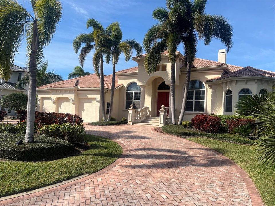 Recently Sold: $4,000,000 (3 beds, 3 baths, 3437 Square Feet)